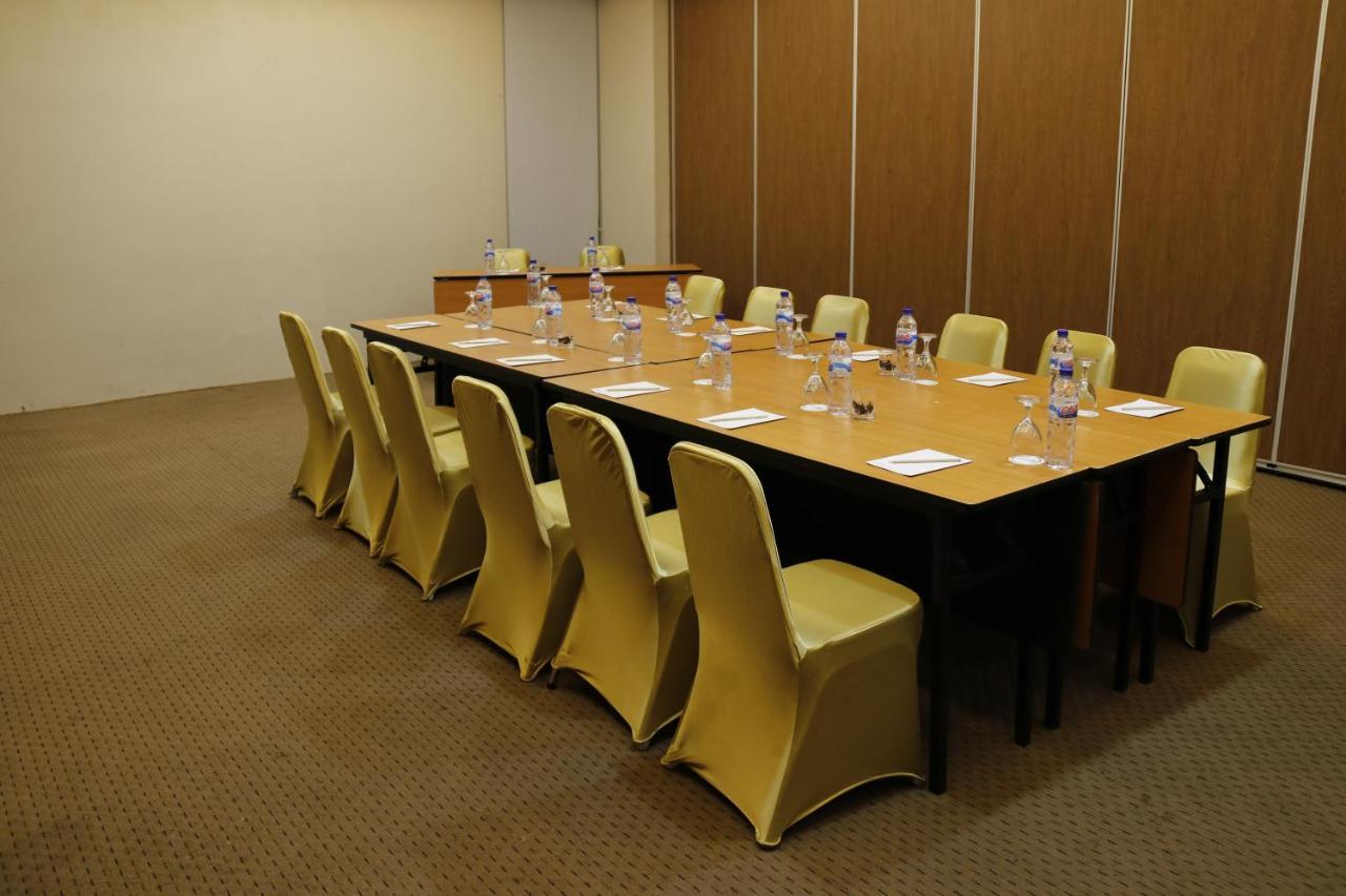 Terraz Tree Hotel Jakarta Buitenkant foto